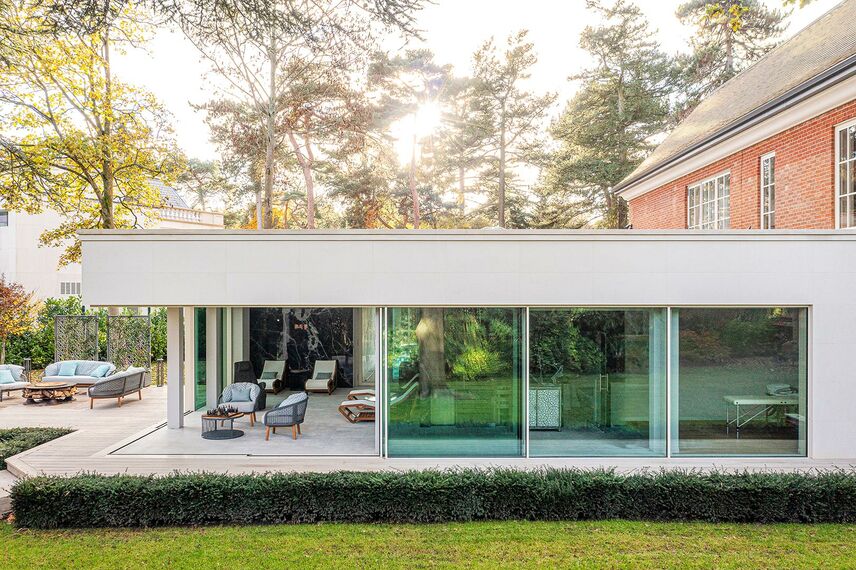 HiFinity-sliding-doors-open-corner-Grabex-Southview_1_0.jpg