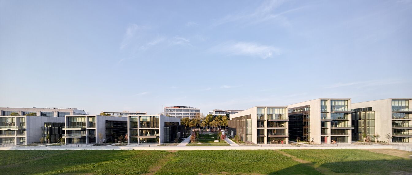 ConceptWall 86 Aluminium Façades, ThermoSystem 68 Aluminium Windows, ConceptWall 50 Aluminium Façades and TS 68-HV Aluminium Windows - Office building Jardins du Lou located in Lyon, France