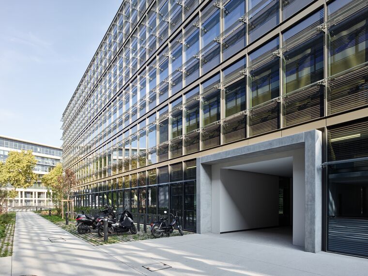 ConceptWall 86 Aluminium Façades, ThermoSystem 68 Aluminium Windows, ConceptWall 50 Aluminium Façades and TS 68-HV Aluminium Windows - Office building Jardins du Lou located in Lyon, France