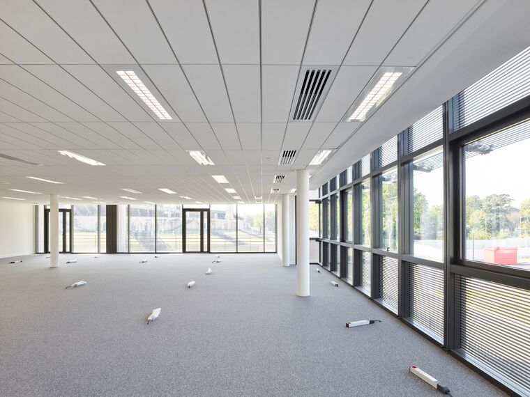 ConceptWall 86 Aluminium Façades, ThermoSystem 68 Aluminium Windows, ConceptWall 50 Aluminium Façades and TS 68-HV Aluminium Windows - Office building Jardins du Lou located in Lyon, France