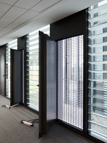 ConceptWall 86 Aluminium Façades, ThermoSystem 68 Aluminium Windows, ConceptWall 50 Aluminium Façades and TS 68-HV Aluminium Windows - Office building Jardins du Lou located in Lyon, France