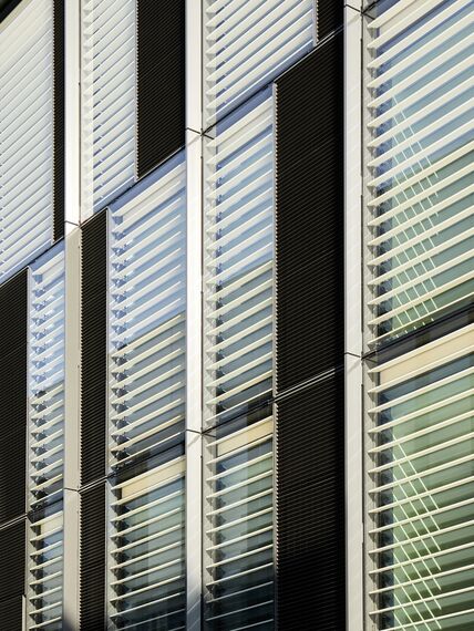 ConceptWall 86 Aluminium Façades, ThermoSystem 68 Aluminium Windows, ConceptWall 50 Aluminium Façades and TS 68-HV Aluminium Windows - Office building Jardins du Lou located in Lyon, France