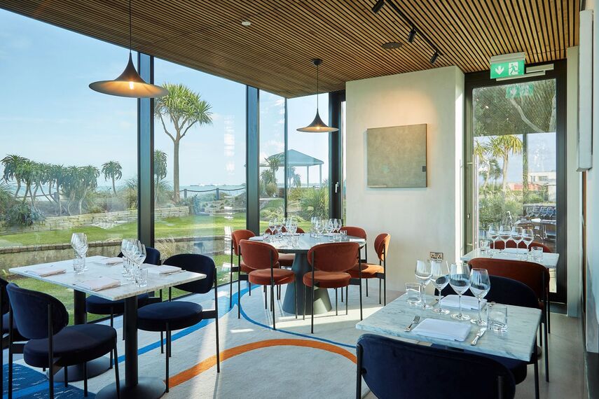 ConceptWall 50 Aluminium Façades, SlimLine 38 Aluminium Doors, CW 50-SC Aluminium Façades, SlimLine 38 HI Aluminium Windows, CS 77-HI Aluminium Doors and CS 77-HI+ Aluminium Windows - The Sea Rooms located in Rosslare, Ireland
