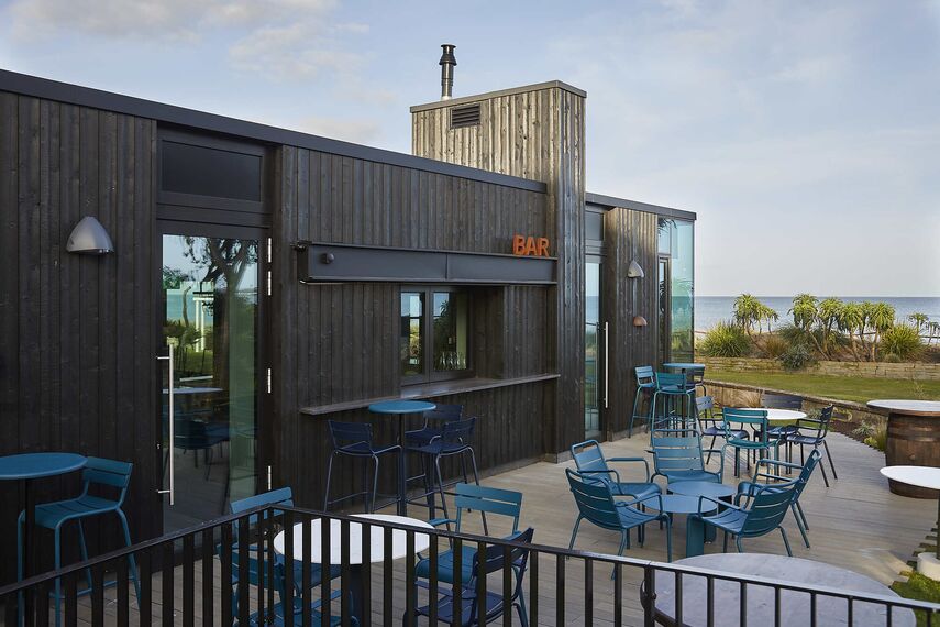 ConceptWall 50 Aluminium Façades, SlimLine 38 Aluminium Doors, CW 50-SC Aluminium Façades, SlimLine 38 HI Aluminium Windows, CS 77-HI Aluminium Doors and CS 77-HI+ Aluminium Windows - The Sea Rooms located in Rosslare, Ireland