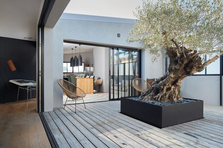 ConceptPatio 68 Aluminium Sliding & Folding Doors, ConceptFolding 77 Aluminium Sliding & Folding Doors and TS 68 Aluminium Windows - House Maison Privée - Le Pouliguen located in Le Pouliguen, France