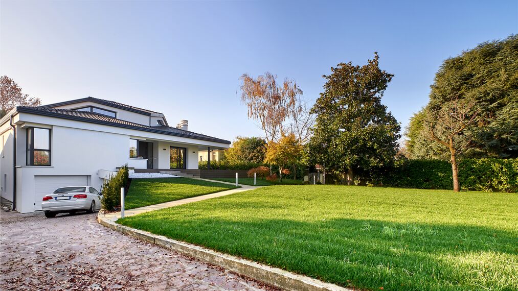 ConceptPatio 130 Aluminium Sliding & Folding Doors, CS 86-HI (c) Cancelled Systems, SlimLine 38 Standard Aluminium Windows and SlimLine 38 Classic Aluminium Windows - Villa Villa Treviso located in Treviso, Italy