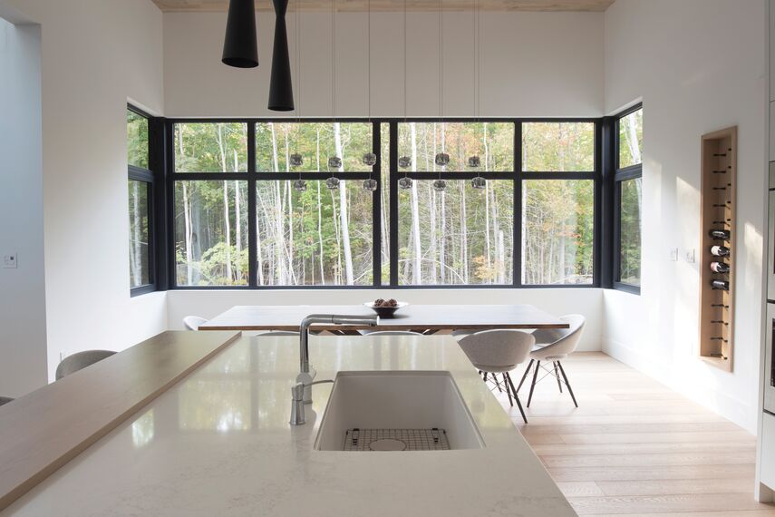 ConceptWall 50 Aluminium Façades and ConceptSystem 77 Aluminium Windows - Forest View Residence located inCanada