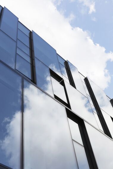 HiFinity Aluminium Sliding & Folding Doors, BriseSoleil 100 Solar Shadings, MasterLine 8 Aluminium Windows, CW 60-SC Aluminium Façades, CW 86 Standard Aluminium Façades and CW 86-EF Aluminium Façades - Reynaers Campus: Experience Centre located in Duffel, Belgium