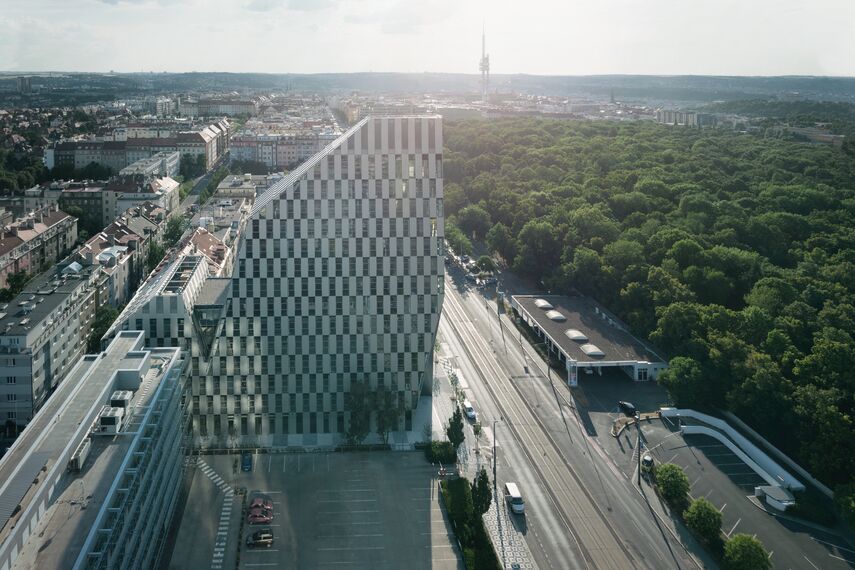 CW 86 Standard Aluminium Façades and CW 86-EF Aluminium Façades - Crystal located in Prague, Czech Republic