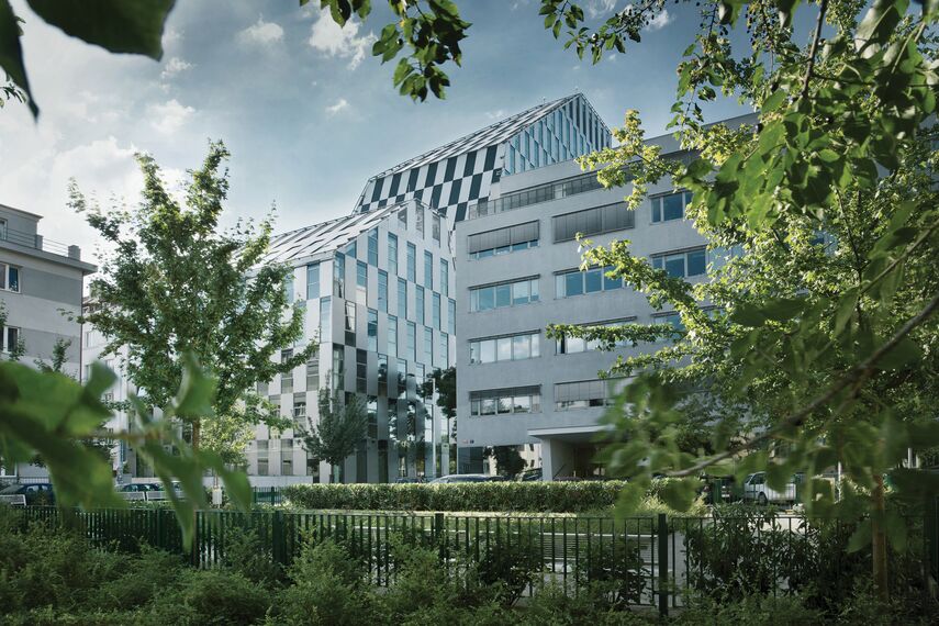 CW 86 Standard Aluminium Façades and CW 86-EF Aluminium Façades - Crystal located in Prague, Czech Republic