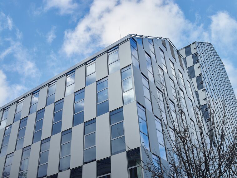CW 86 Standard Aluminium Façades and CW 86-EF Aluminium Façades - Crystal located in Prague, Czech Republic