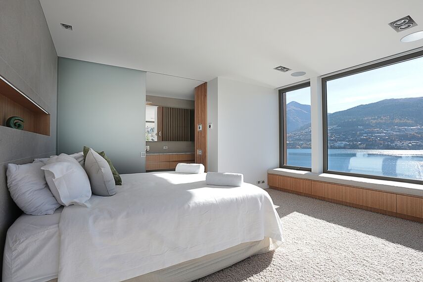 ConceptFolding 77 Aluminium Sliding & Folding Doors and ConceptSystem 77 Aluminium Windows - Lake Wakatipu House located in Otago, New Zealand