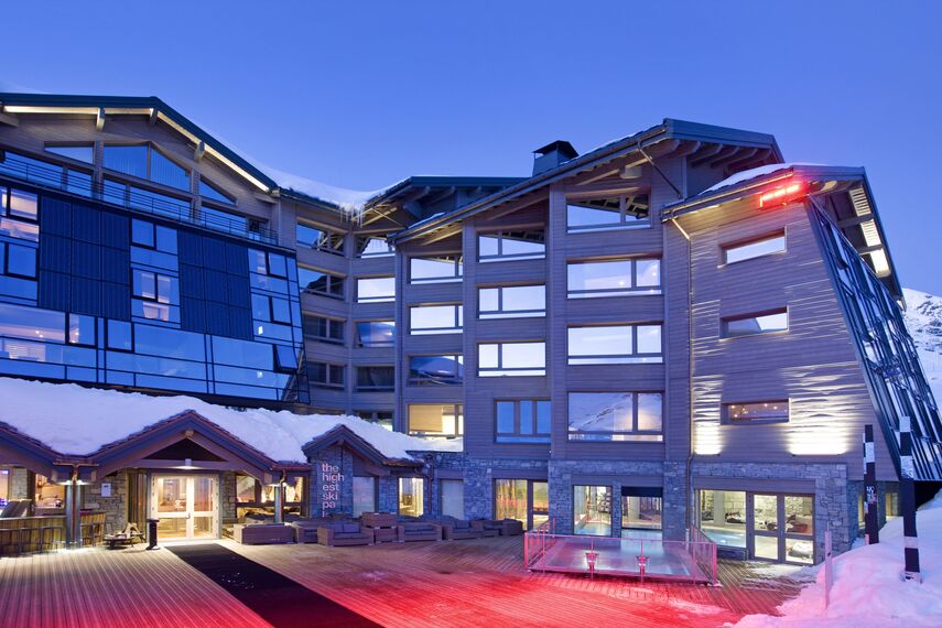 CW 60-Solar Aluminium Façades - Hotel Altapura located in Val Thorens, France
