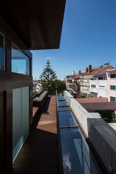 ConceptWall 50 Aluminium Façades, CP 50 Aluminium Sliding & Folding Doors and ConceptRoof 120 Aluminium Conservatories - Bio-inspired Private House located in Lisbon, Portugal