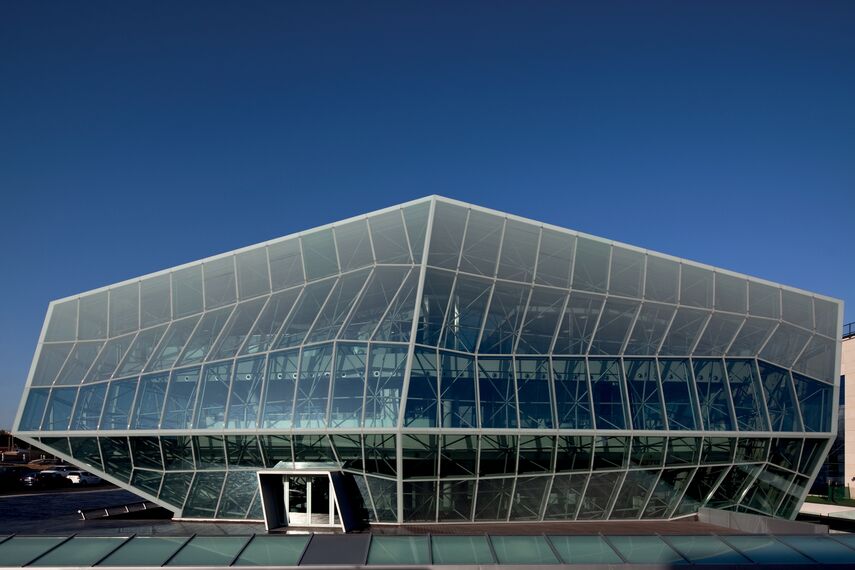 ConceptSystem 77 Aluminium Doors, ConceptWall 60 Aluminium Façades and ConceptSystem 77 Aluminium Windows - Office building Ambar Engineering & Innovation Centre located in Santander, Spain