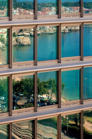 ConceptSystem 77 Aluminium Windows and ConceptSystem 77 Aluminium Doors - Apartmentcomplex Estoril sol residence complex located in Cascais, Portugal