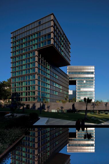 ConceptSystem 77 Aluminium Windows and ConceptSystem 77 Aluminium Doors - Apartmentcomplex Estoril sol residence complex located in Cascais, Portugal