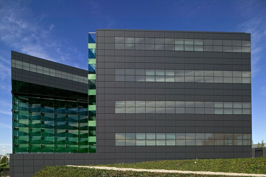 ConceptSystem 68 Aluminium Windows, ConceptSystem 68 Aluminium Doors, ConceptWall 50 Aluminium Façades and ConceptWall 86 Aluminium Façades - Office building Coca-Cola headquarters Spain located in Madrid, Spain