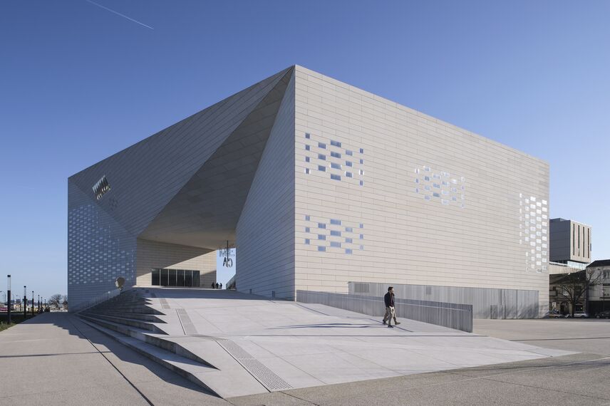 ConceptDoor 45Pa Aluminium Doors, ConceptWall 86 Aluminium Façades, ConceptPatio 130 Aluminium Sliding & Folding Doors and ConceptWall 50 Aluminium Façades - Entertainment LA MÉCA located in Bordeaux, France