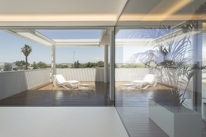 SlimPatio 68 Aluminium Sliding & Folding Doors, CS 77 Hidden Vent Aluminium Windows, HiFinity Aluminium Sliding & Folding Doors and ConceptSystem 77 Aluminium Windows - Casa D located in Ragusa, Italy