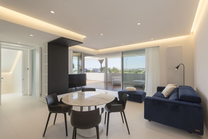 SlimPatio 68 Aluminium Sliding & Folding Doors, CS 77 Hidden Vent Aluminium Windows, HiFinity Aluminium Sliding & Folding Doors and ConceptSystem 77 Aluminium Windows - Casa D located in Ragusa, Italy