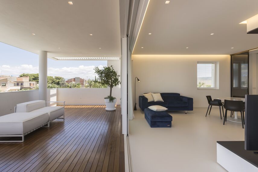 SlimPatio 68 Aluminium Sliding & Folding Doors, CS 77 Hidden Vent Aluminium Windows, HiFinity Aluminium Sliding & Folding Doors and ConceptSystem 77 Aluminium Windows - Casa D located in Ragusa, Italy