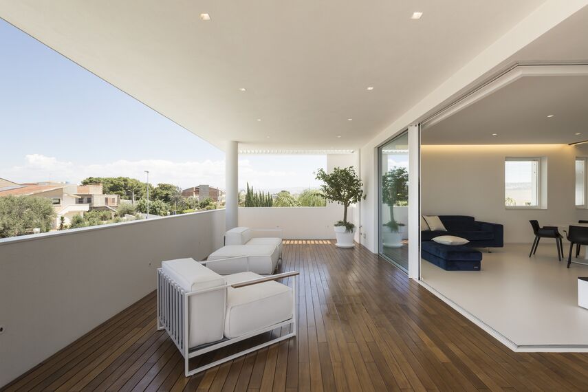 SlimPatio 68 Aluminium Sliding & Folding Doors, CS 77 Hidden Vent Aluminium Windows, HiFinity Aluminium Sliding & Folding Doors and ConceptSystem 77 Aluminium Windows - Casa D located in Ragusa, Italy