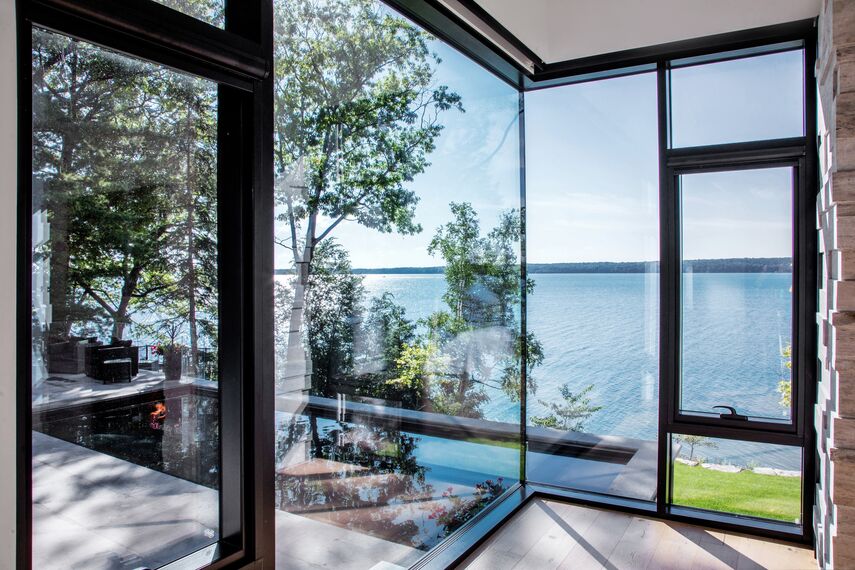 ConceptWall 50 Aluminium Façades, ConceptFolding 77 Aluminium Sliding & Folding Doors, ConceptSystem 77 Aluminium Windows and ConceptSystem 77 Aluminium Doors - House South Water Flats located in Kempenfelt Bay, Canada