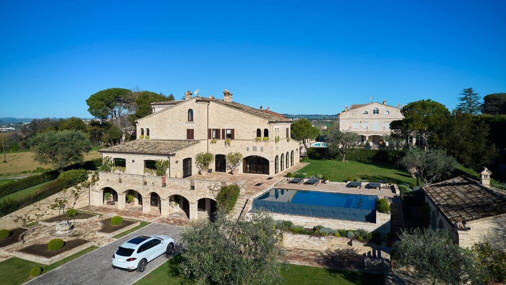 SlimLine 38 Aluminium Windows, SlimLine 38 Ferro Aluminium Windows and SlimLine 38 Classic Aluminium Windows - Ville G located in Ancona, Italy