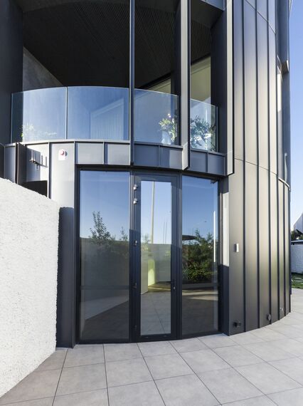 ConceptPatio 130 Aluminium Sliding & Folding Doors, ConceptWall 50 Aluminium Façades, SlimLine 68 Aluminium Windows and ConceptSystem 77 Aluminium Doors - The Esplanade located in Brighton, Australia