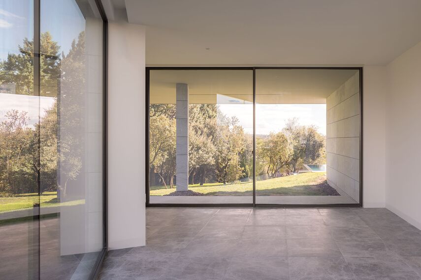 HiFinity Aluminium Sliding & Folding Doors, SlimPatio 68 Aluminium Sliding & Folding Doors and SlimLine 38 Aluminium Windows - Casa Entre Encinas located in Madrid, Spain