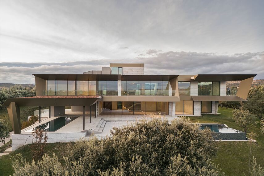 HiFinity Aluminium Sliding & Folding Doors, SlimPatio 68 Aluminium Sliding & Folding Doors and SlimLine 38 Aluminium Windows - Casa Entre Encinas located in Madrid, Spain