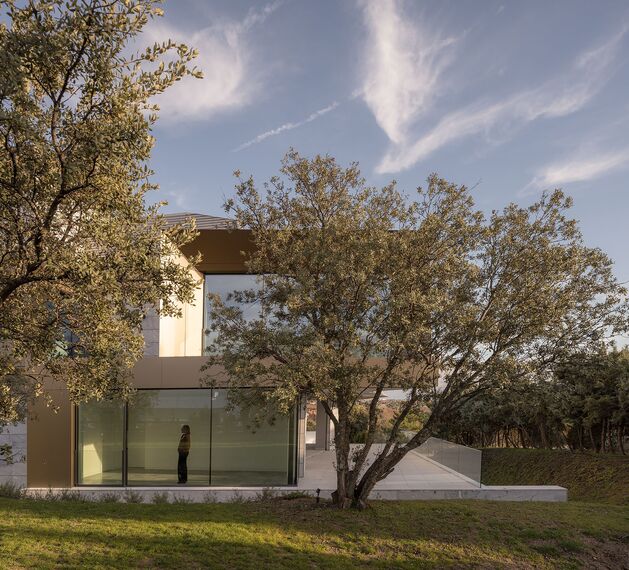 HiFinity Aluminium Sliding & Folding Doors, SlimPatio 68 Aluminium Sliding & Folding Doors and SlimLine 38 Aluminium Windows - Casa Entre Encinas located in Madrid, Spain