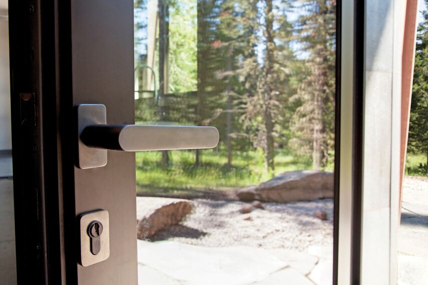 ConceptSystem 77 Aluminium Windows, ConceptSystem 77 Aluminium Doors, HiFinity Aluminium Sliding & Folding Doors and Purity Handles - Flying Star Residence located in Bridger Canyon, United States of America