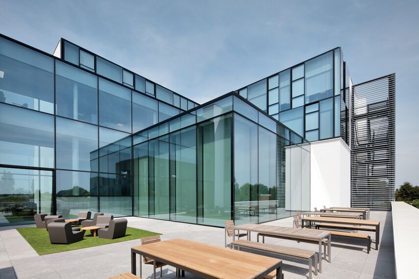 HiFinity Aluminium Sliding & Folding Doors, BriseSoleil 100 Solar Shadings, MasterLine 8 Aluminium Windows, CW 60-SC Aluminium Façades, CW 86 Standard Aluminium Façades and CW 86-EF Aluminium Façades - Office building Reynaers Campus: Experience Centre located in Duffel, Belgium