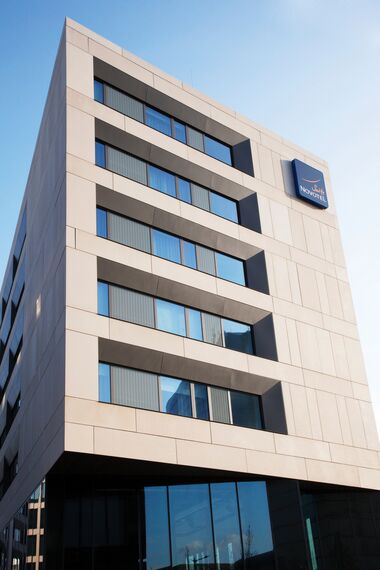 ConceptSystem 77 Aluminium Windows, CS 86-HI (c) Cancelled Systems and CW 50-HI Aluminium Façades - Novotel Luxemburg located inLuxembourg