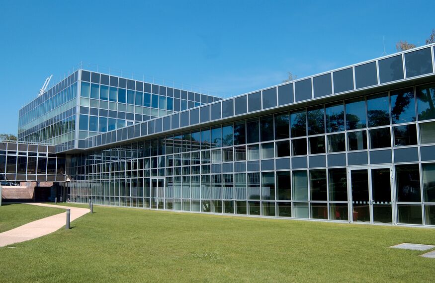 ConceptWall 86 Aluminium Façades - College/University Insead located in Fontainebleau, France
