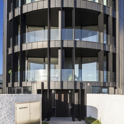 ConceptPatio 130 Aluminium Sliding & Folding Doors, ConceptWall 50 Aluminium Façades, SlimLine 68 Aluminium Windows and ConceptSystem 77 Aluminium Doors - The Esplanade located in Brighton, Australia