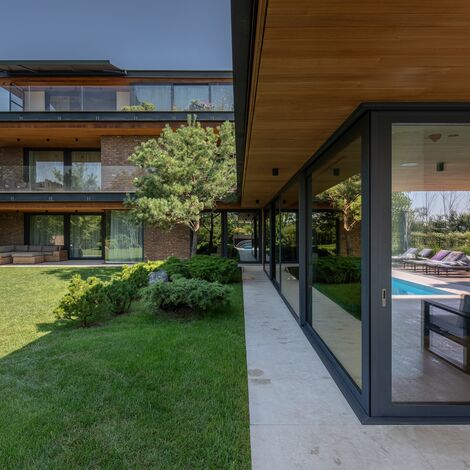 CW 50-SC Aluminium Façades and MasterLine 8 HI+ Aluminium Windows - M House located in Voluntari, Romania
