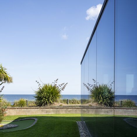 ConceptWall 50 Aluminium Façades, SlimLine 38 Aluminium Doors, CW 50-SC Aluminium Façades, SlimLine 38 HI Aluminium Windows, CS 77-HI Aluminium Doors and CS 77-HI+ Aluminium Windows - The Sea Rooms located in Rosslare, Ireland
