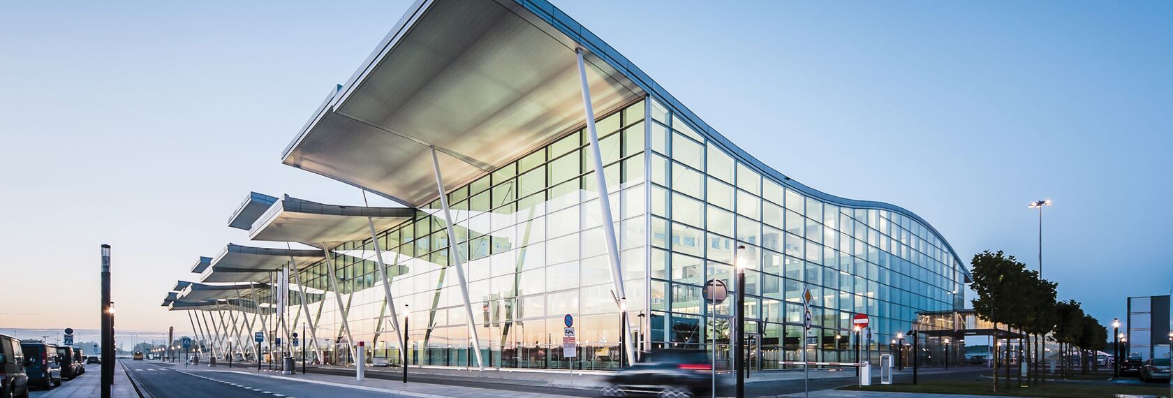 ConceptWall 60 Aluminium Façades, ConceptSystem 77 Aluminium Windows, ConceptSystem 59Pa Aluminium Windows, ConceptWall 50 Aluminium Façades, CW 50-FP Aluminium Façades and CW 50-SG Aluminium Façades - MPL Passenger Terminal located in Wrocław, Poland