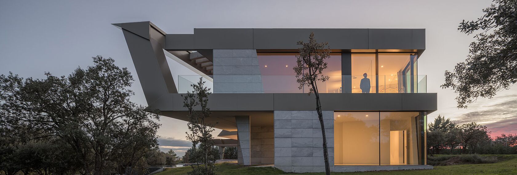 HiFinity Aluminium Sliding & Folding Doors, SlimPatio 68 Aluminium Sliding & Folding Doors and SlimLine 38 Aluminium Windows - Casa Entre Encinas located in Madrid, Spain