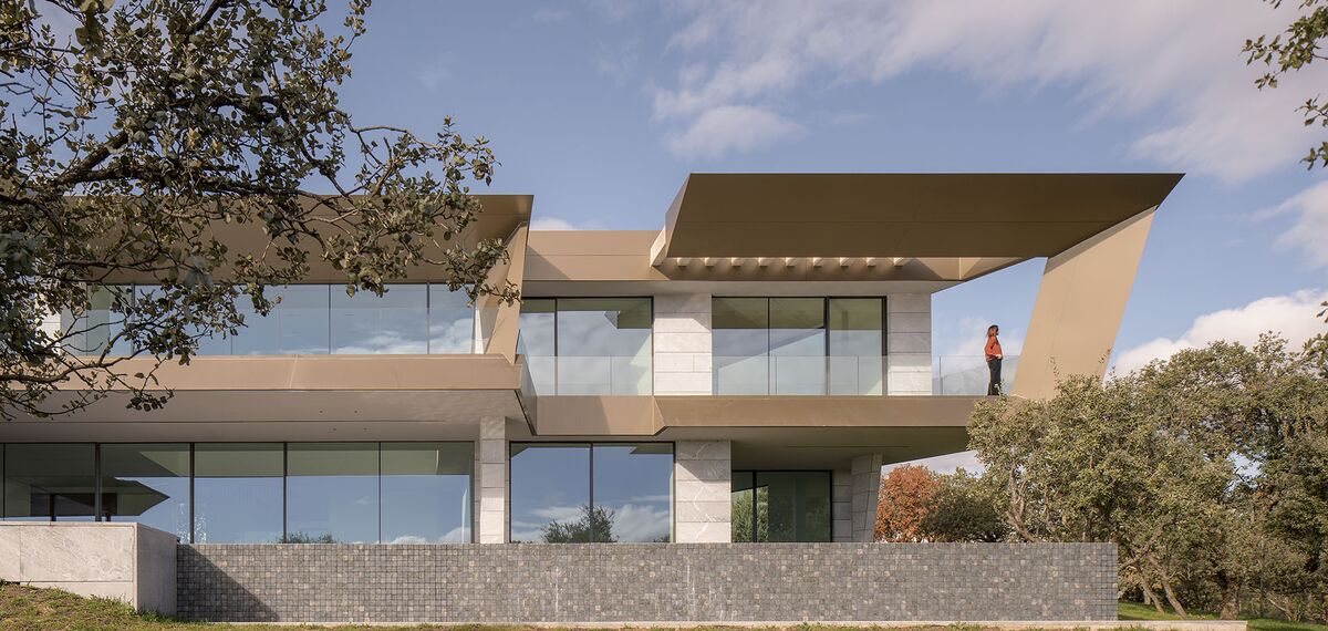 HiFinity Aluminium Sliding & Folding Doors, SlimPatio 68 Aluminium Sliding & Folding Doors and SlimLine 38 Aluminium Windows - Casa Entre Encinas located in Madrid, Spain